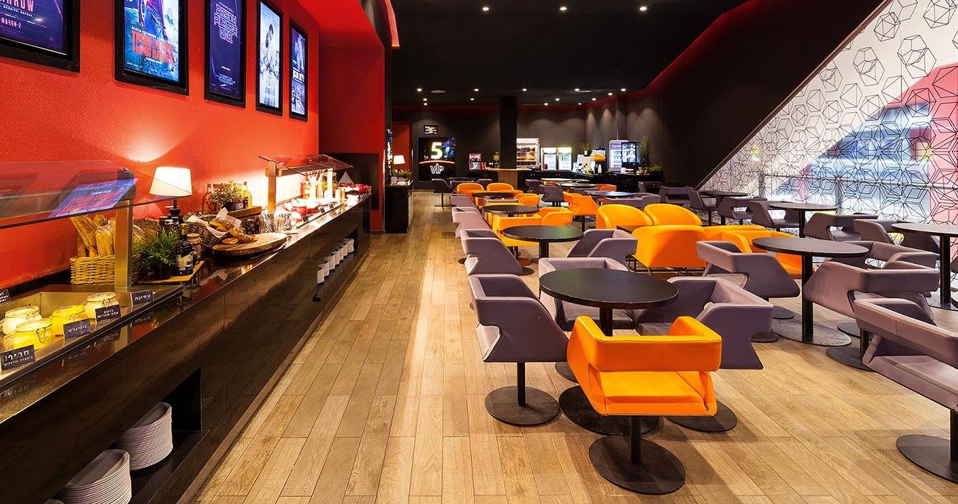 סילבסטר מהסרטים במתחם הVIP. צילום: איל תגר