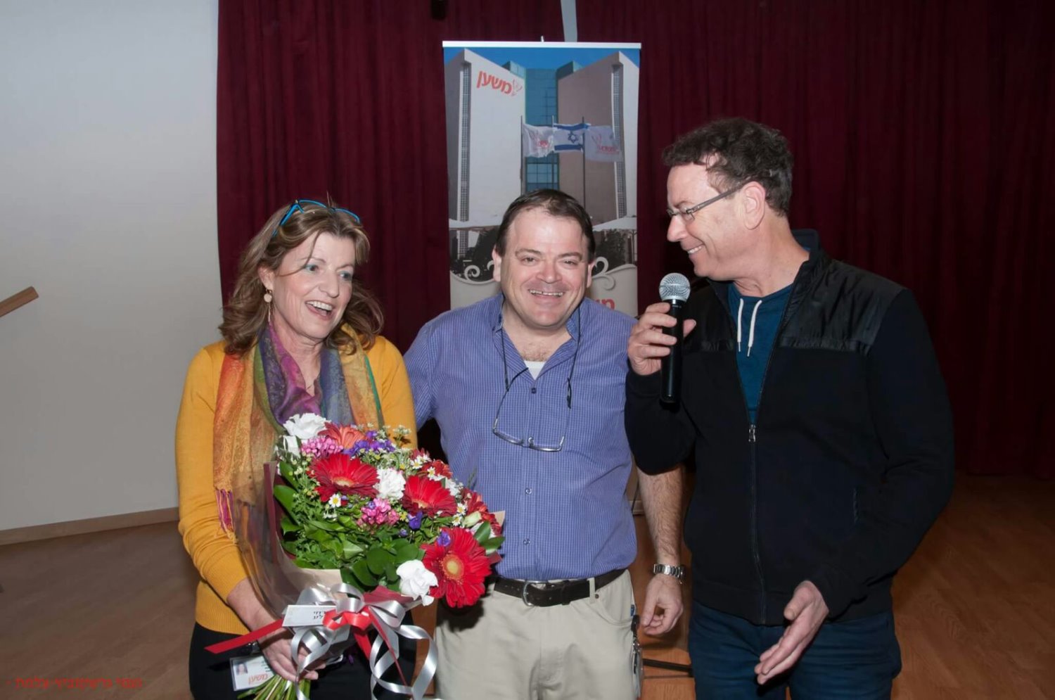 גדי סוקניק הגיע ונתן הרצאה מעניינת על אחורי הקלעים של התקשורת הישראלית. צילום: נעמי גרשקוביץ 