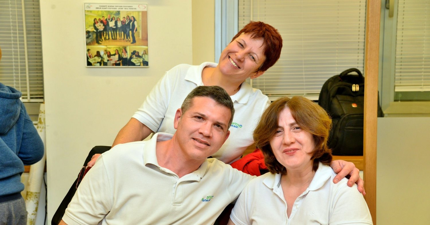 שלושה מטפלים מהמרפאה. קרדיט: 'כללית רפואה משלימה'