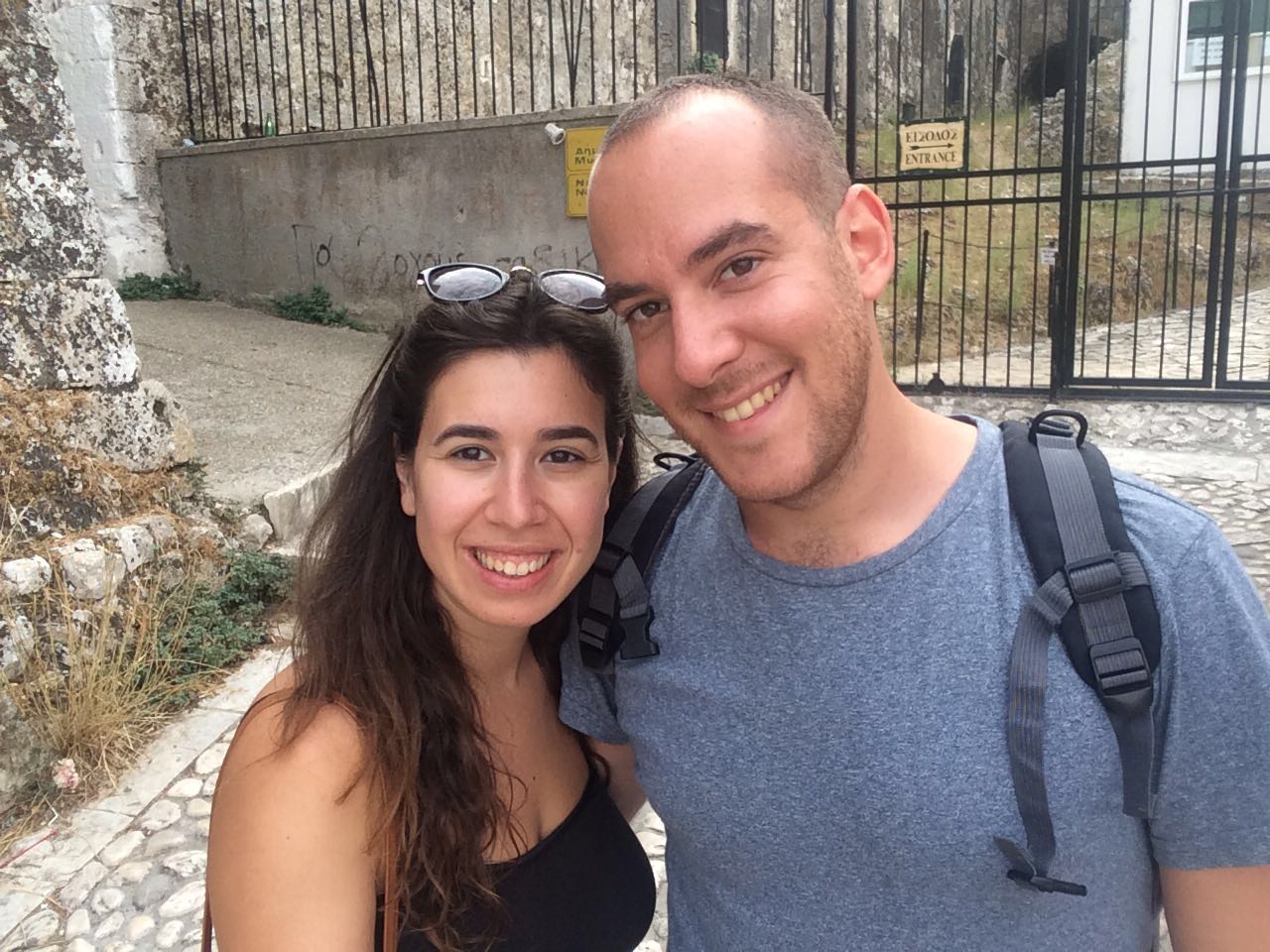 אלון ובת זוגתו, ניקי