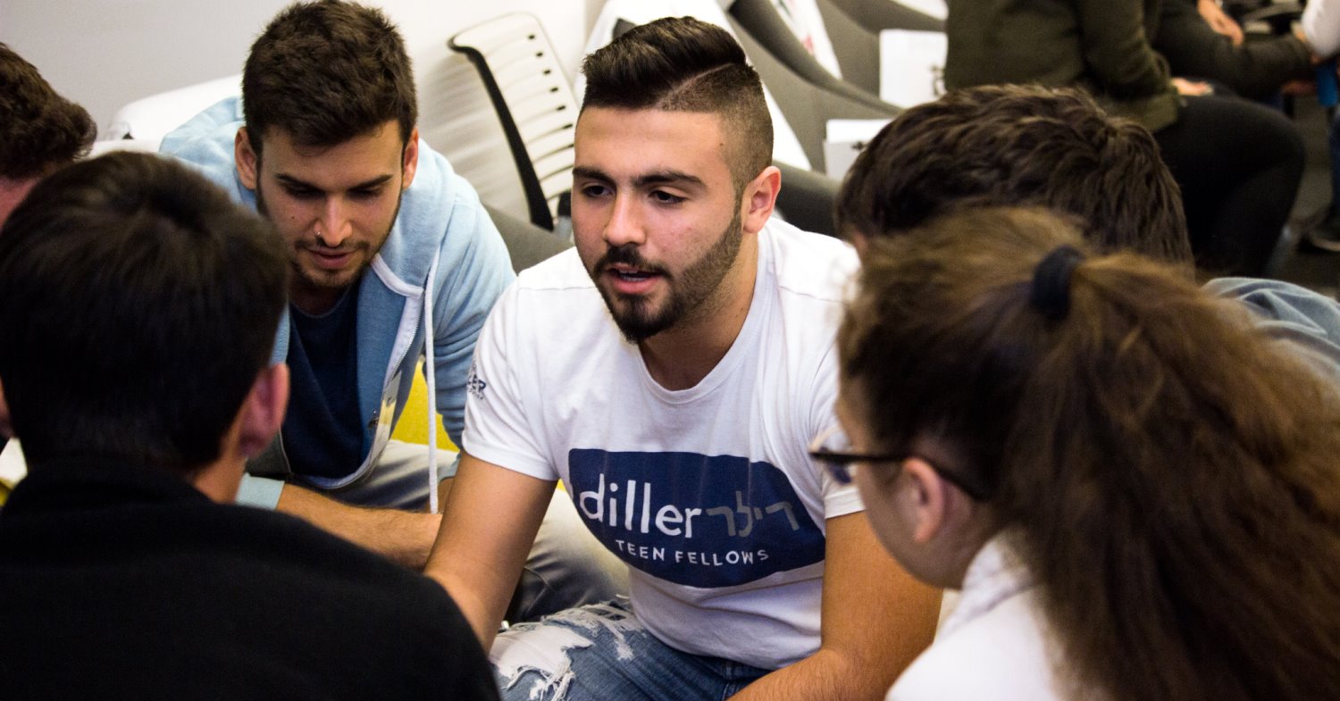 יאיר עם יזמים נוספים בתכנית TEENOVATION. צילום: רועי לוינגר