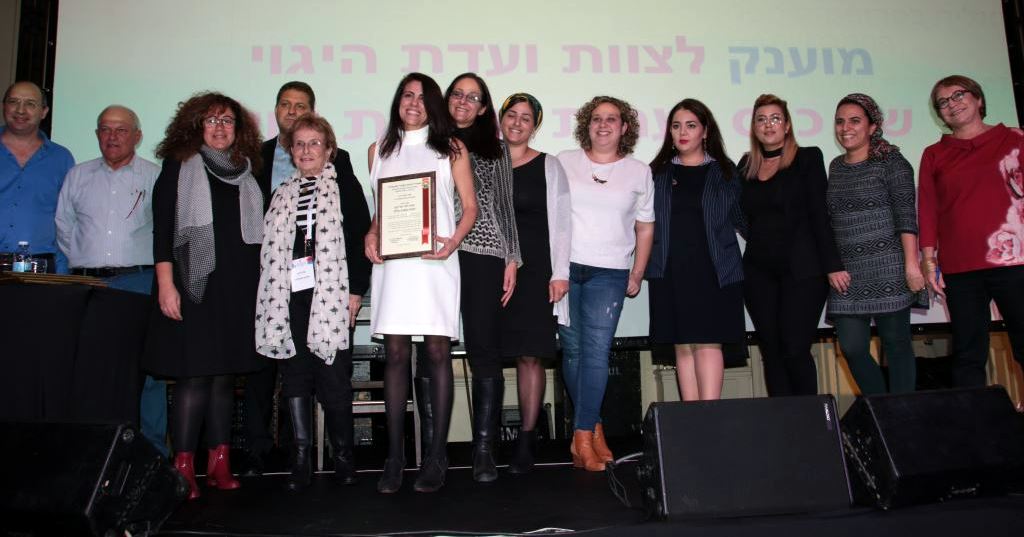 נערות משנות עולם מקבלות פרס. צילום: ברברה לברון