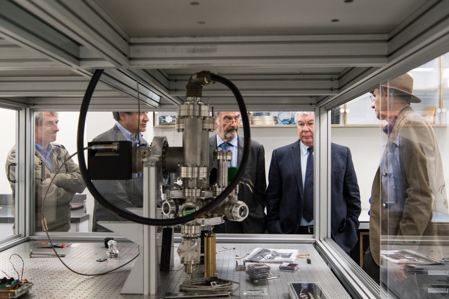 סיור במעבדה החדשה לטכנולוגיה קוונטית. צילום: דני מכליס, אוניברסיטת בן גוריון