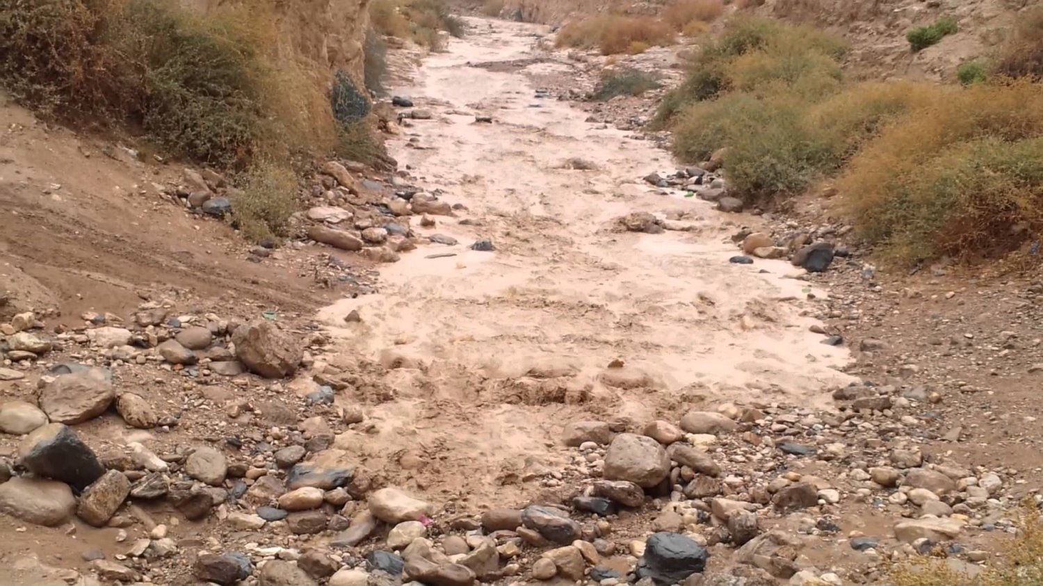 גל ראשון של שיטפון (צילום מסך)