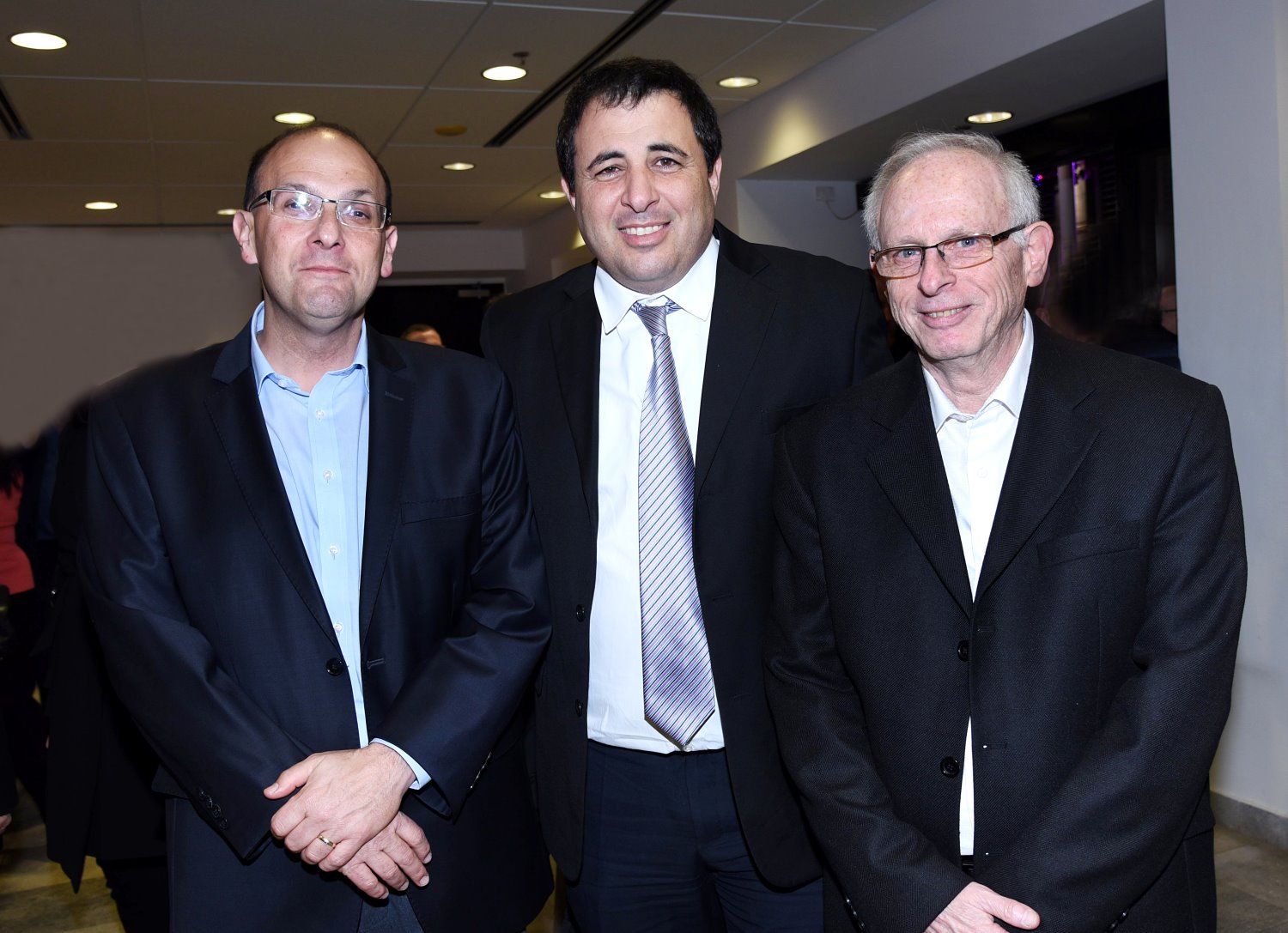 פרופ' אהוד דודסון מנהל סורוקה היוצא, נועז בר ניר מנכ"ל כללית וד"ר שלומי קודש מנהל סורוקה הנכנס (צילום: יח"צ)