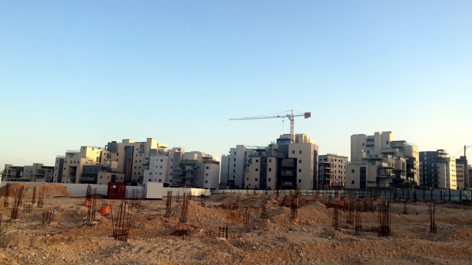 ירידה במכירת דירות ובהתחלות בנייה. צילום: שרון טל