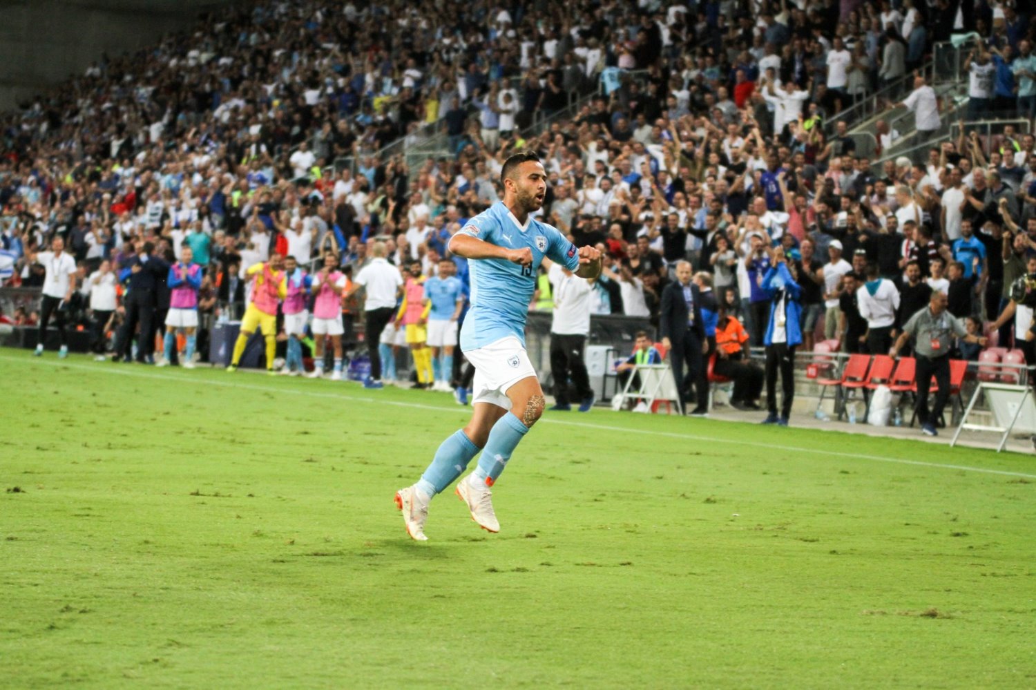 דיא סבע חוגג את שער הבכורה בנבחרת. צילום: זאב דיקמן