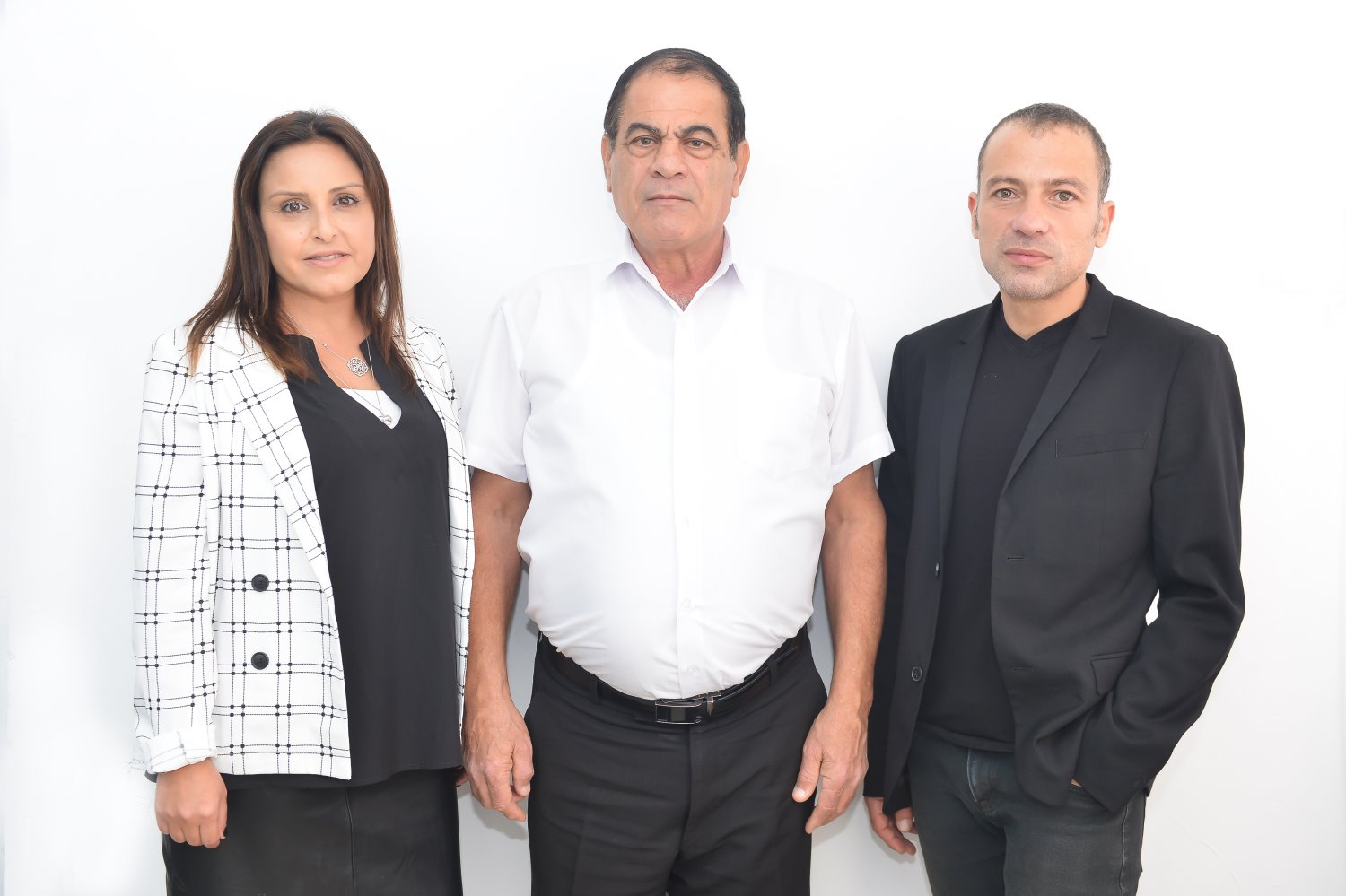 ינאי עם גיא לוי ועורכת דין עינב דהן. צילום: יחצ