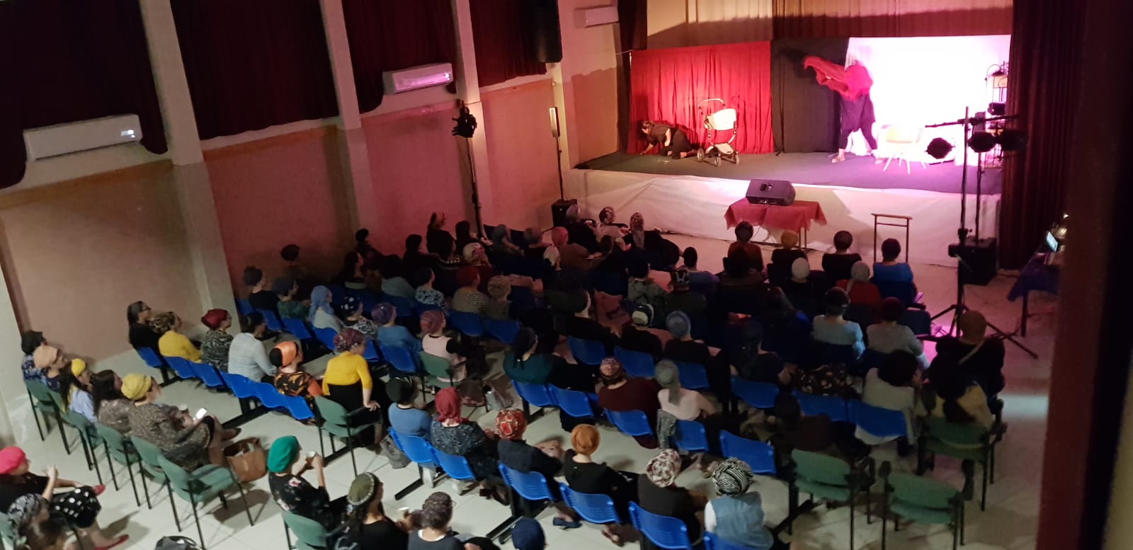 ההצגה חשופה לרוח בבאר שבע. קרדיט בית מוריה