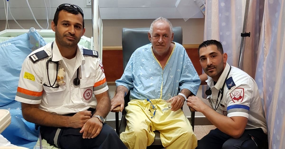 מימין: חובש בכיר במדא שי קדוש, אריה אקרמן ופראמדיק מדא גאורגי ישייביץ'