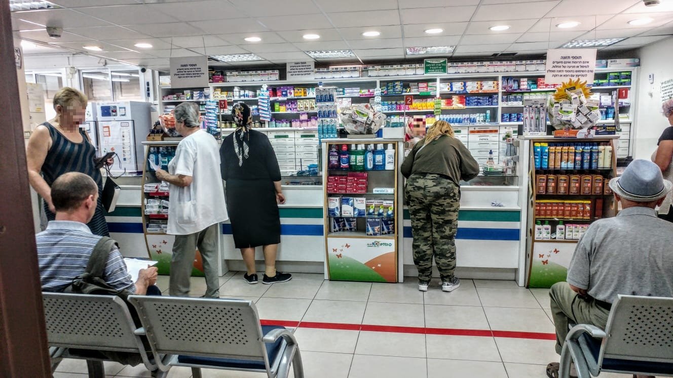 הכל התחיל בגניבת טלפון של לקוחה בבית המרקחת. צילום להמחשה: שרון טל