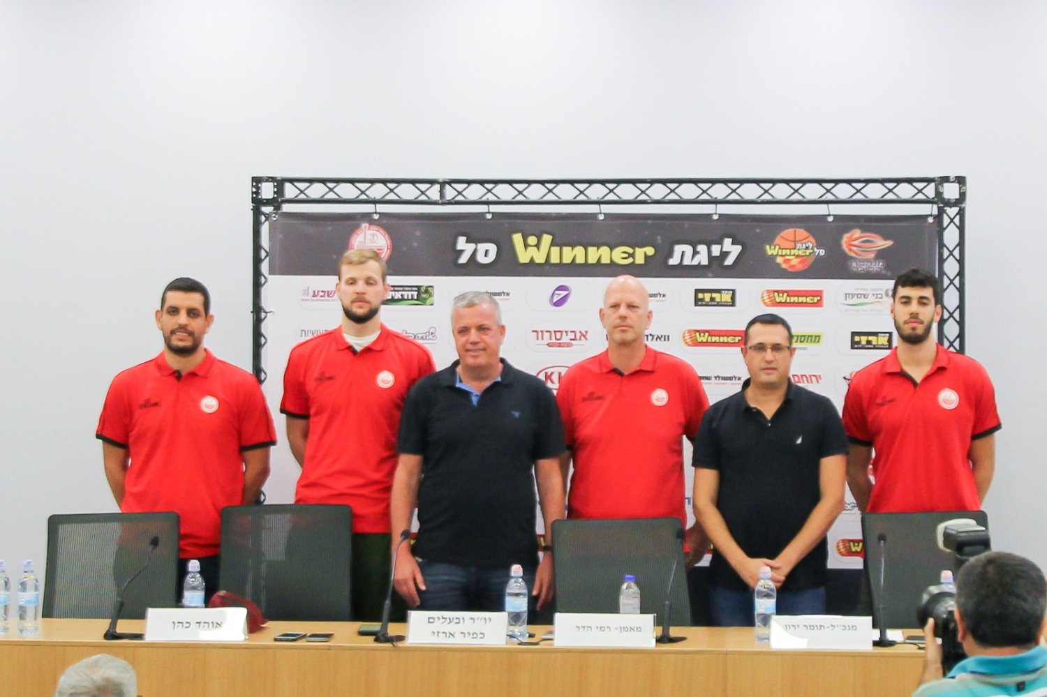 בהצלחה לכם הערב בליגת העל. צילום: זאב דיקמן