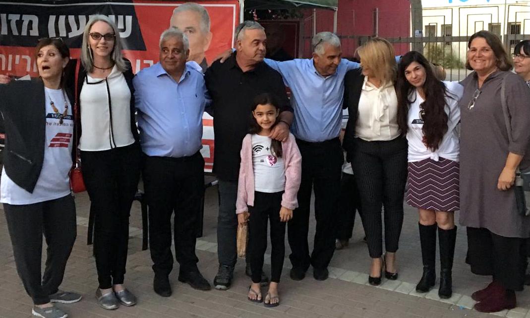 שמעון מזוז ותומכים. צילוום: פרטי