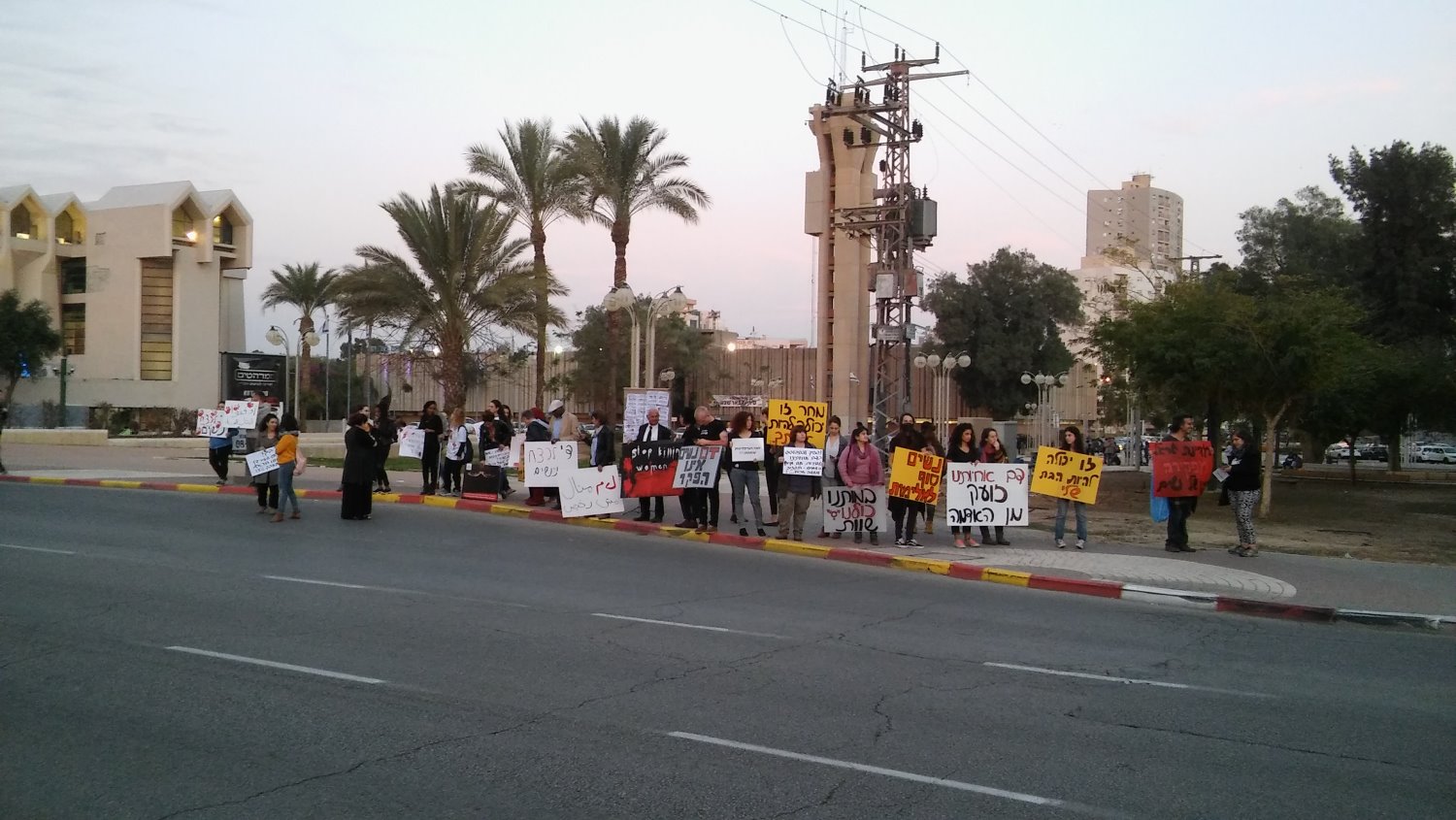 נהגים רבים צפרו והביעו תמיכה.