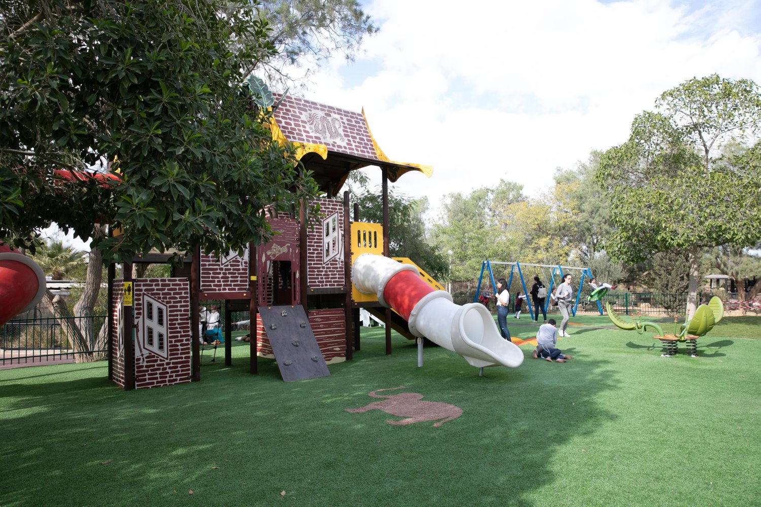 חנוכת משחקיה. צילום דיאגו מיטלברג