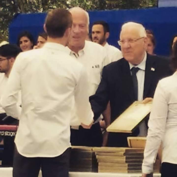 קיבל גם את אות מצטיין הנשיא. צילום באדיבות המצולם