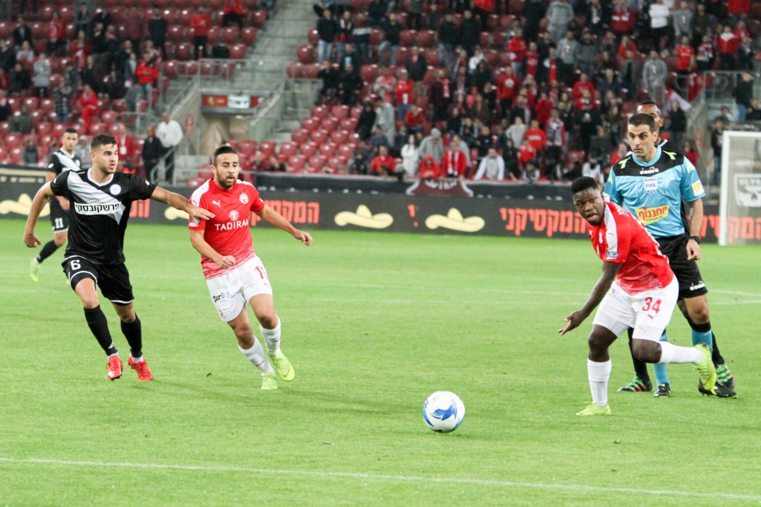 נייג'ל האסלבנק ודיא סבע. צילום: זאב דיקמן