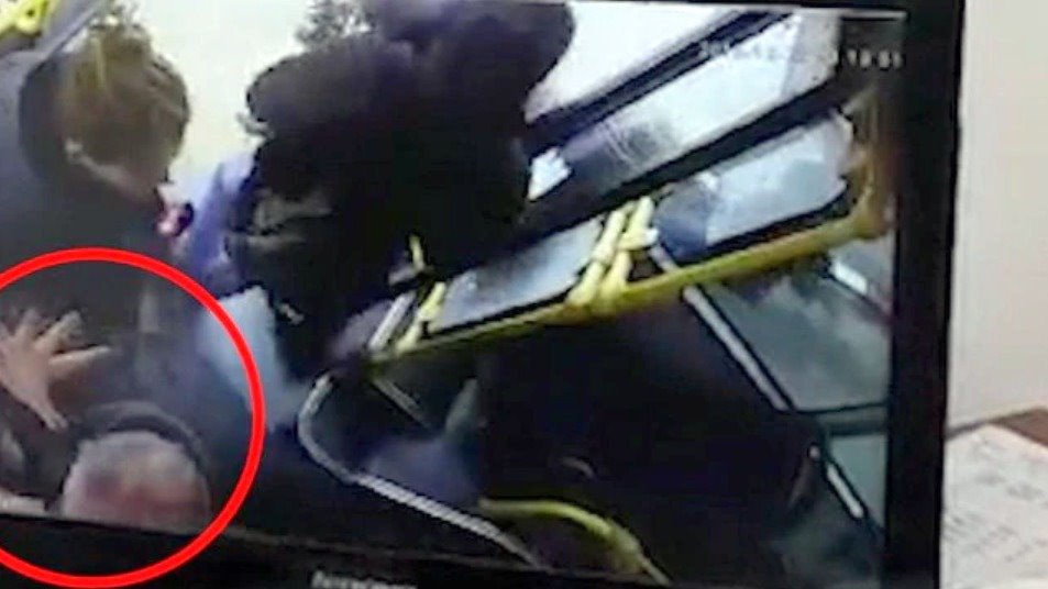 הנוסע תוקף ובורח