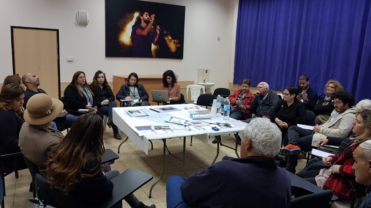 כנס שיתוף ציבור, שולחנות עגולים. צילום: דיאגו מיטלברג