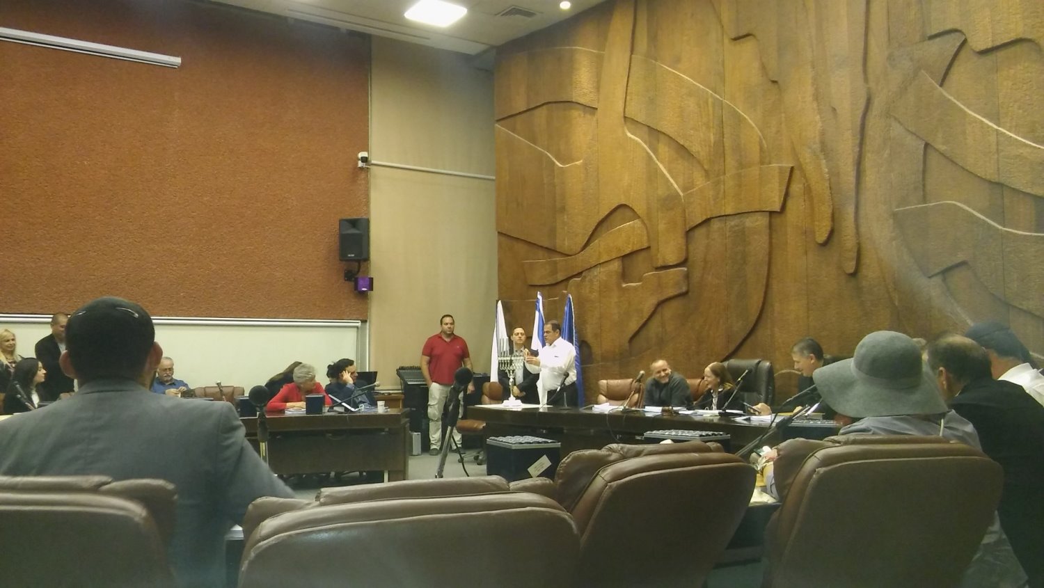 מדליקים נר חמישי של חנוכה