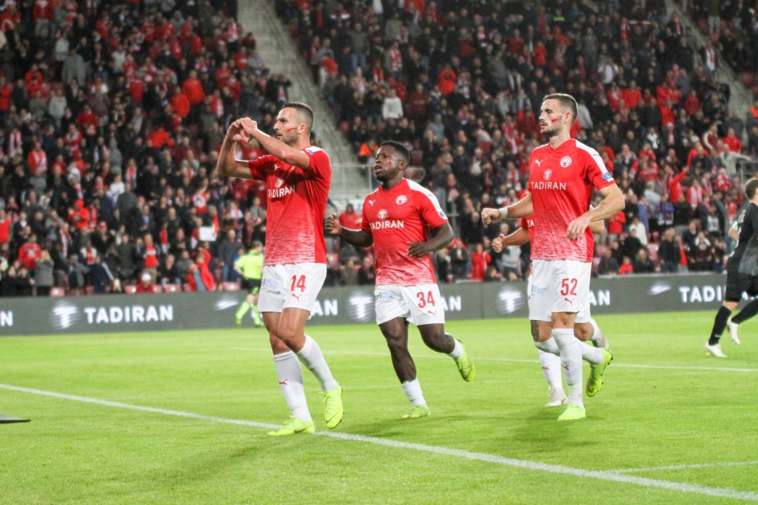 שהר חוגג. זה לא הספיק. צילום: זאב דיקמן