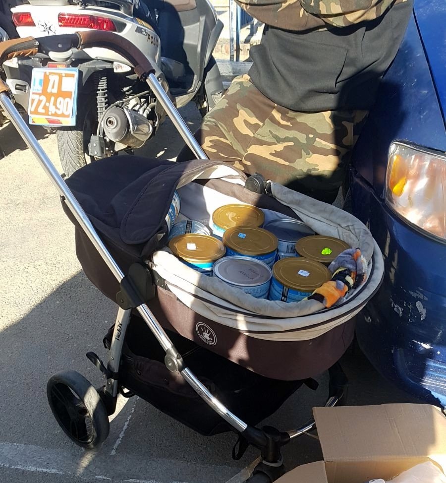 נתפסו עם מזון תינוקות החשוד כגנוב. צילום דוברות המשטרה 