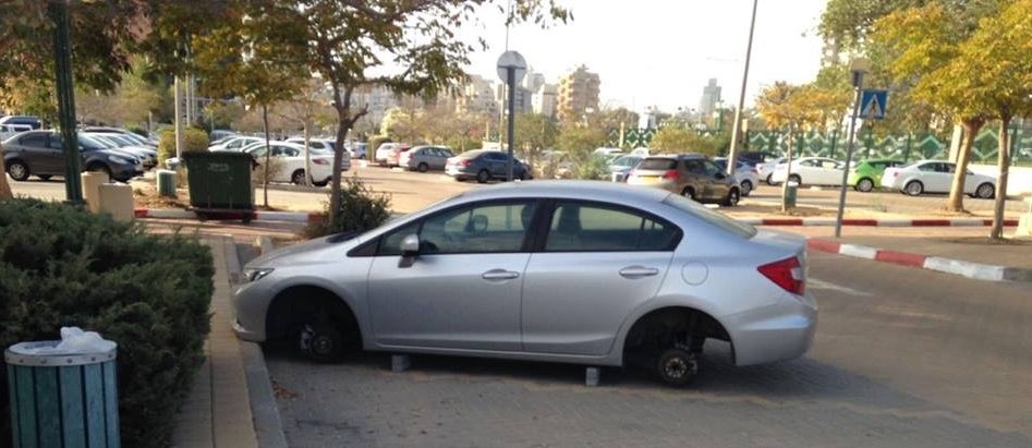 על פי החשד, החשודים אחראים לסדרת פריצות לרכבים ופירוק גלגלים בעיר באר שבע. צילום ארכיון