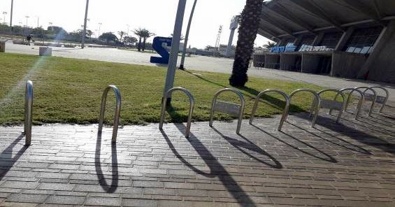 מתקני עגינה מחוץ לאולם הקונכיה. צילום: עיריית באר שבע