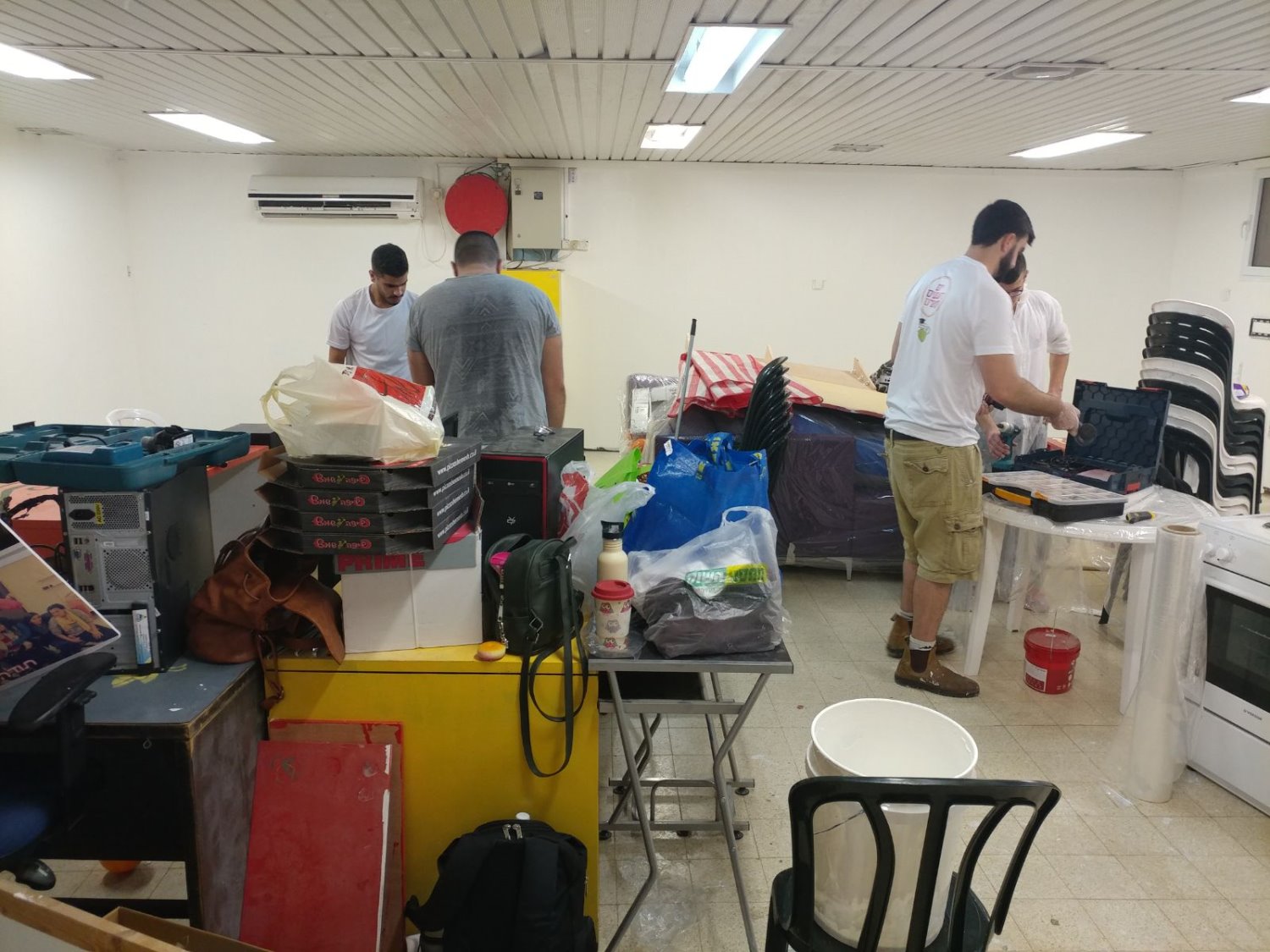 תחילת העבודות על המועדונית. צילום אדווה פוטזניק