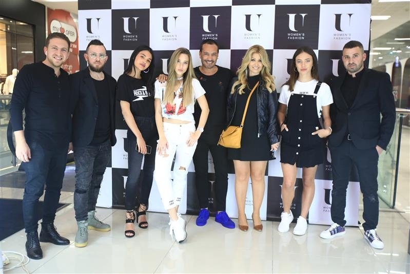 הבעלים של הרשת אלכסנדרו ארצ'רה ומשה בוחבוט יחד עם הפרזנוריות ואנשי ההפקה והפרסום. צילום: מיכה בננו