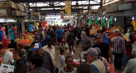 עושים שוק בבאר שבע. צילום: שרון טל