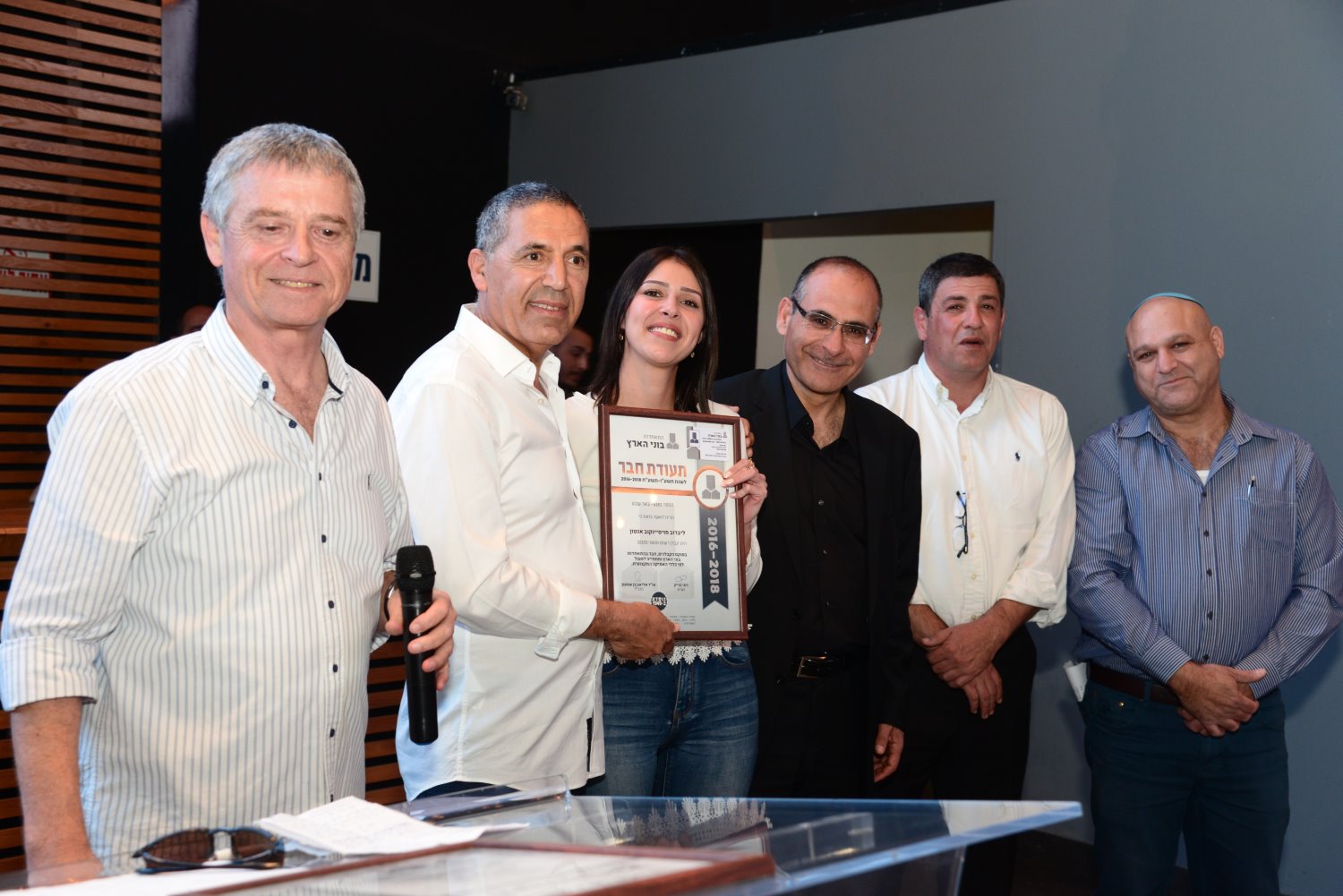  בצילום: משמאל:צביקה ליבנה, מנכ"ל הארגון, אלי אביסרור, יו"ר הארגון, אילן גורדו, גזבר התאחדות בוני הארץ, אליאב בן שמעון, מנכ"ל התאחדות בוני הארץ,אילן אליהו, רשם הקבלנים. צילום:יח"צ