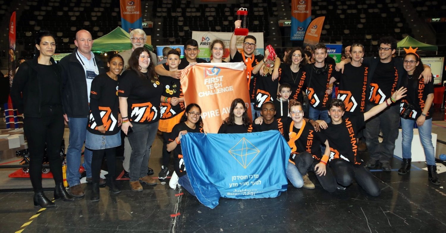נבחרת הרובוטיקה ממרכז חוסידמן. צילום: FIRST ISRAEL