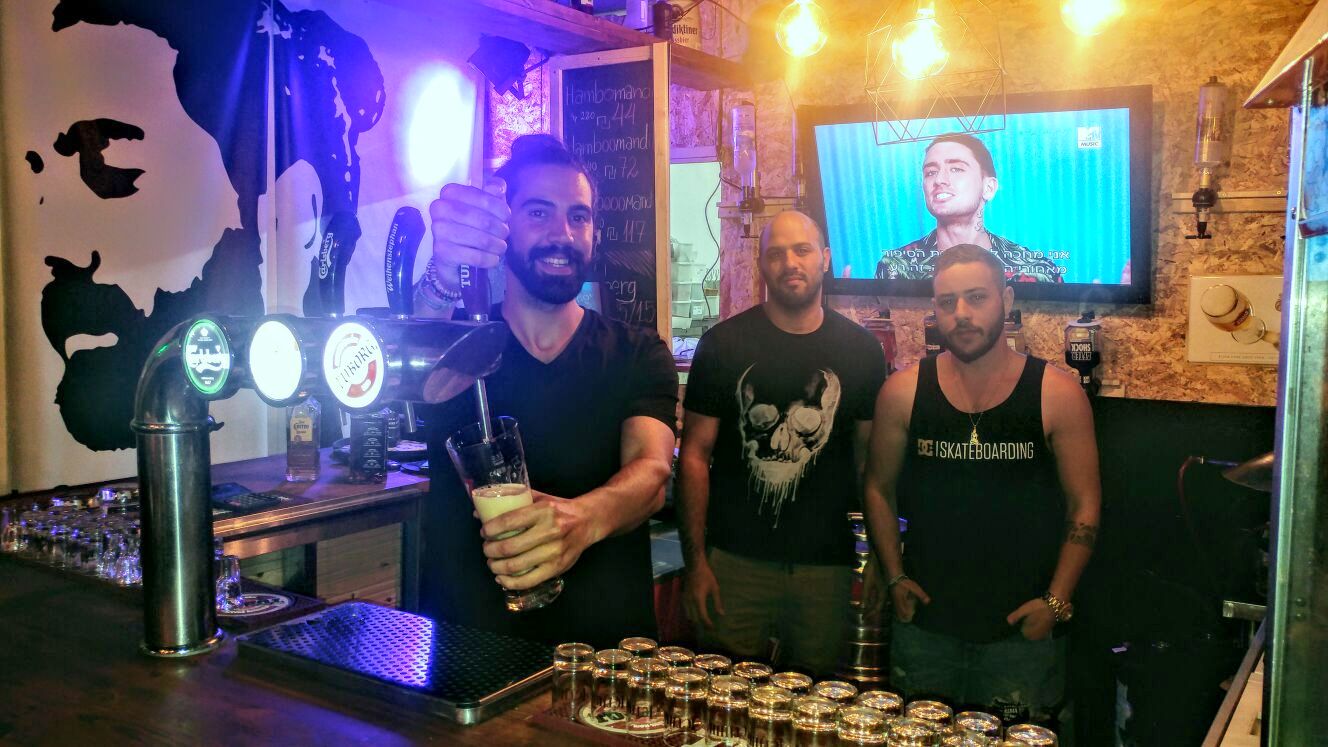 משמאל לימין: גל בומנדיל, אסף עזרא, וירין אלבז. צילום: שרון טל