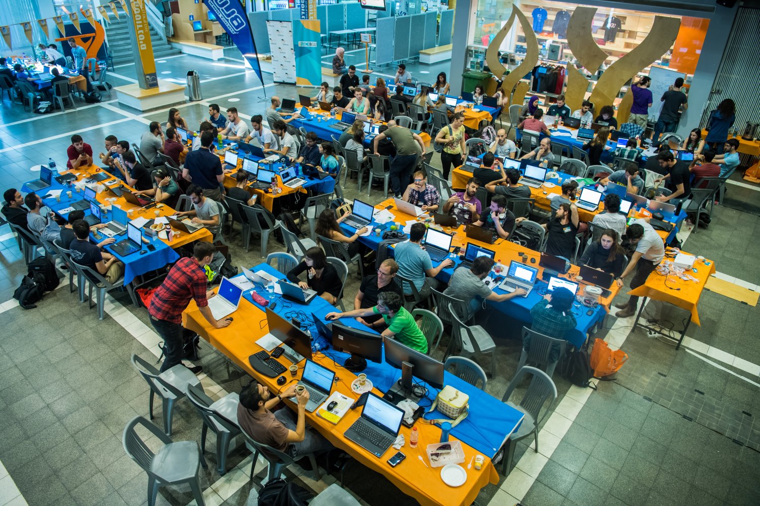 צוותי HackBGU  בפעולה. צילום: דני מכליס, אוניברסיטת בן-גוריון בנגב