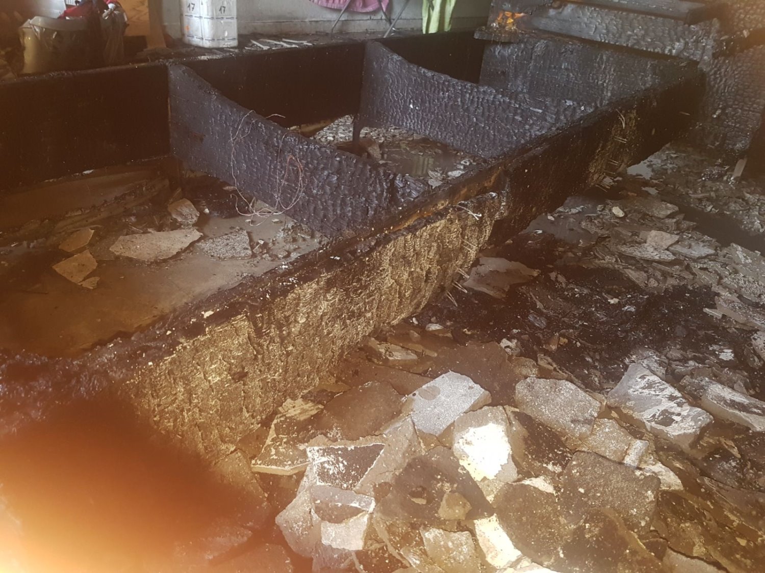 נזק כבד נגרם לדירה, אין נפגעים. צילום: דוברות כבאות והצלה נגב