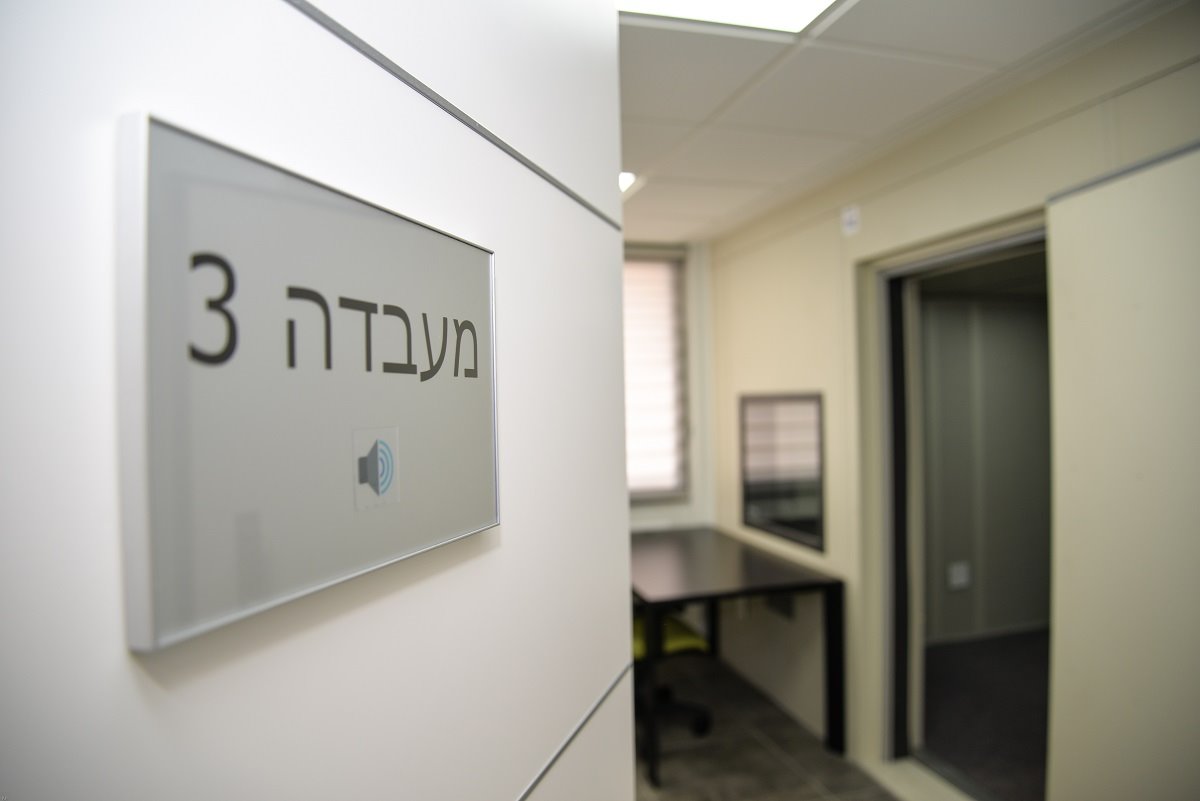 מעבדת תאי שמע במכללת אחוה