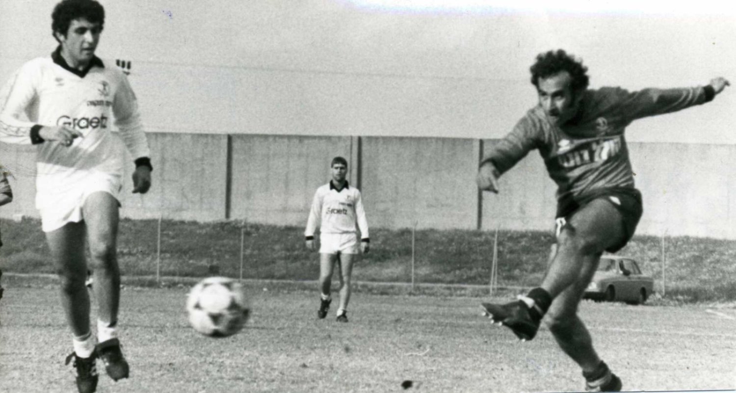 רפי אליהו (מימין). צילום: מוזיאון הפועל פתח תקווה