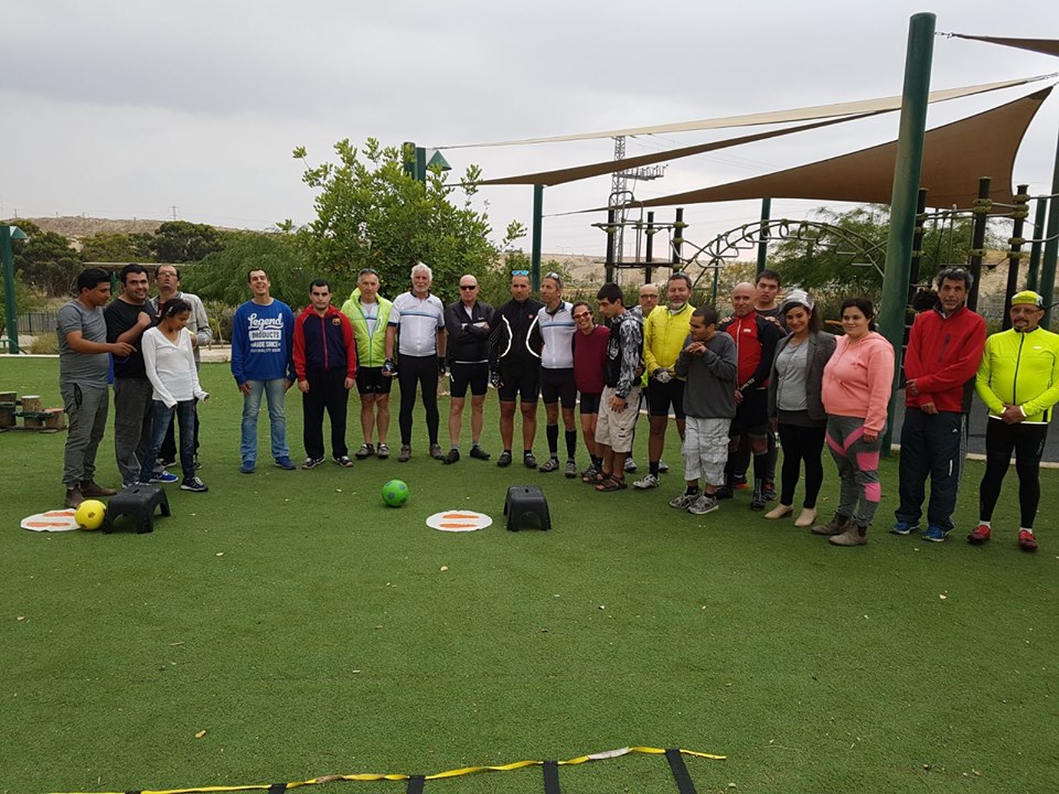 אנשי אל על והחברים מכפר האירוסים נהנים יחד בפעולה. צילום: יחצ