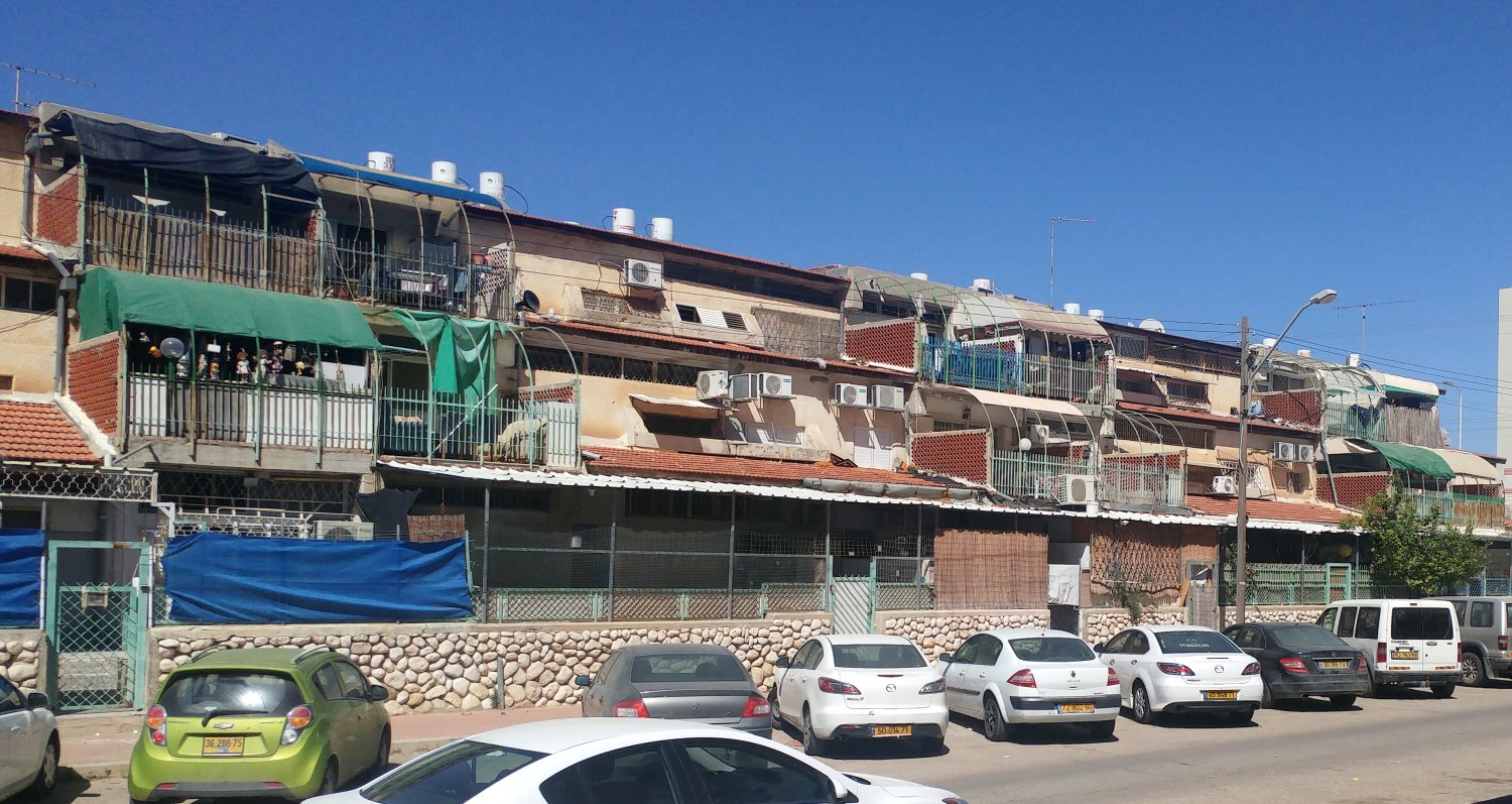 מבני שיכון בשכונה ד'. צילום שרון טל