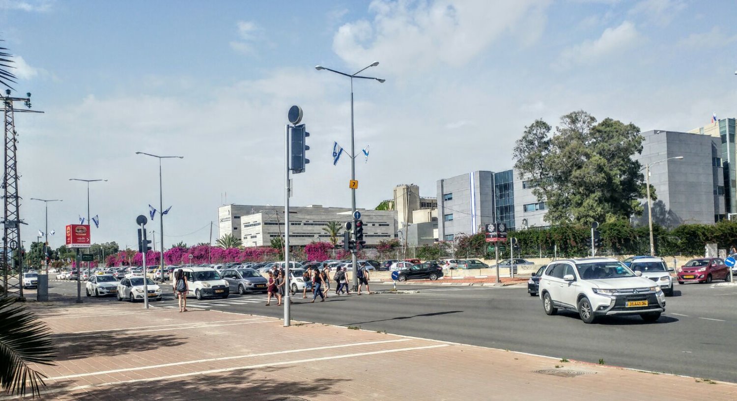 רחוב אדום ומסוכן. שדרות רגר. צילום: שרון טל