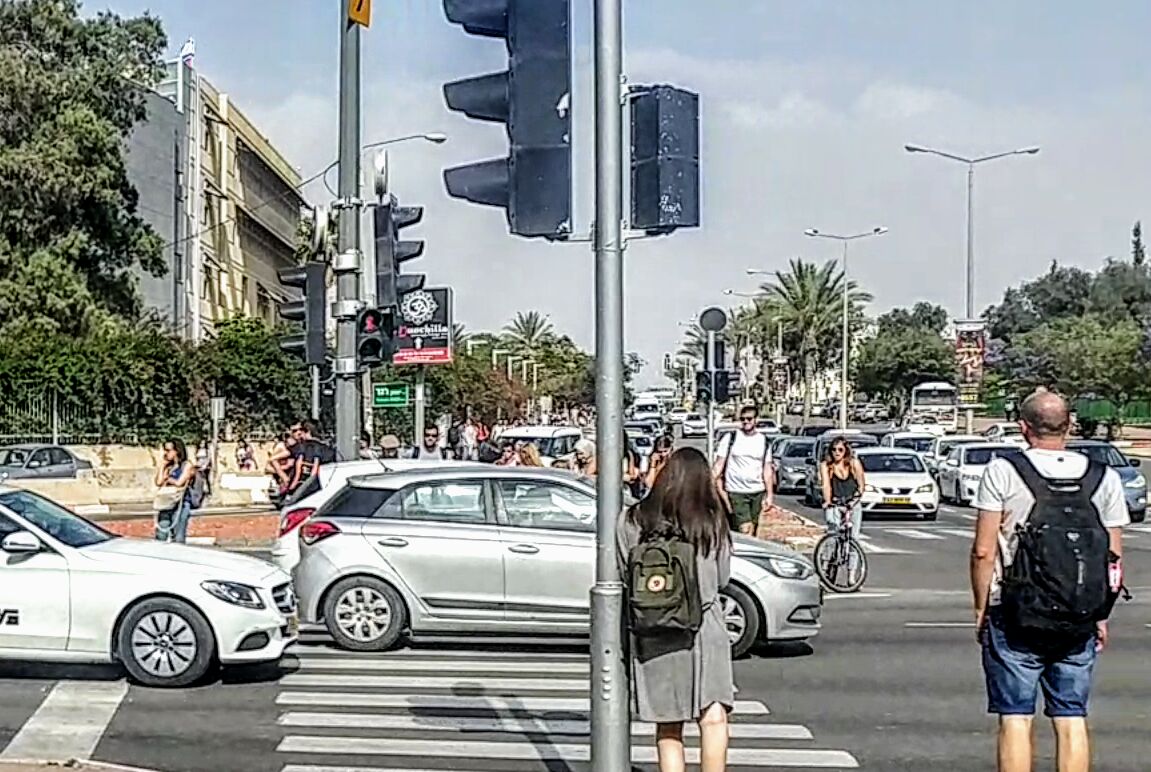 ראיתי את חברים שלי במעבר חצייה, ואז רכב פשוט עבר באדום מלא. צילום להמחשה בלבד: שרון טל