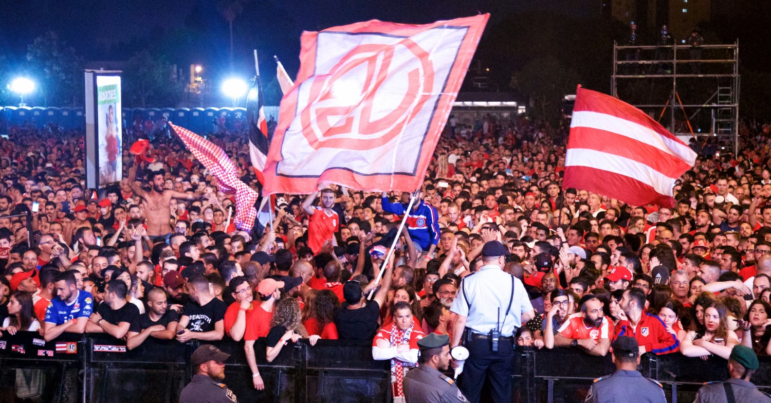 חוגגים אליפות. צילום ארכיון: כרמל קיסרי