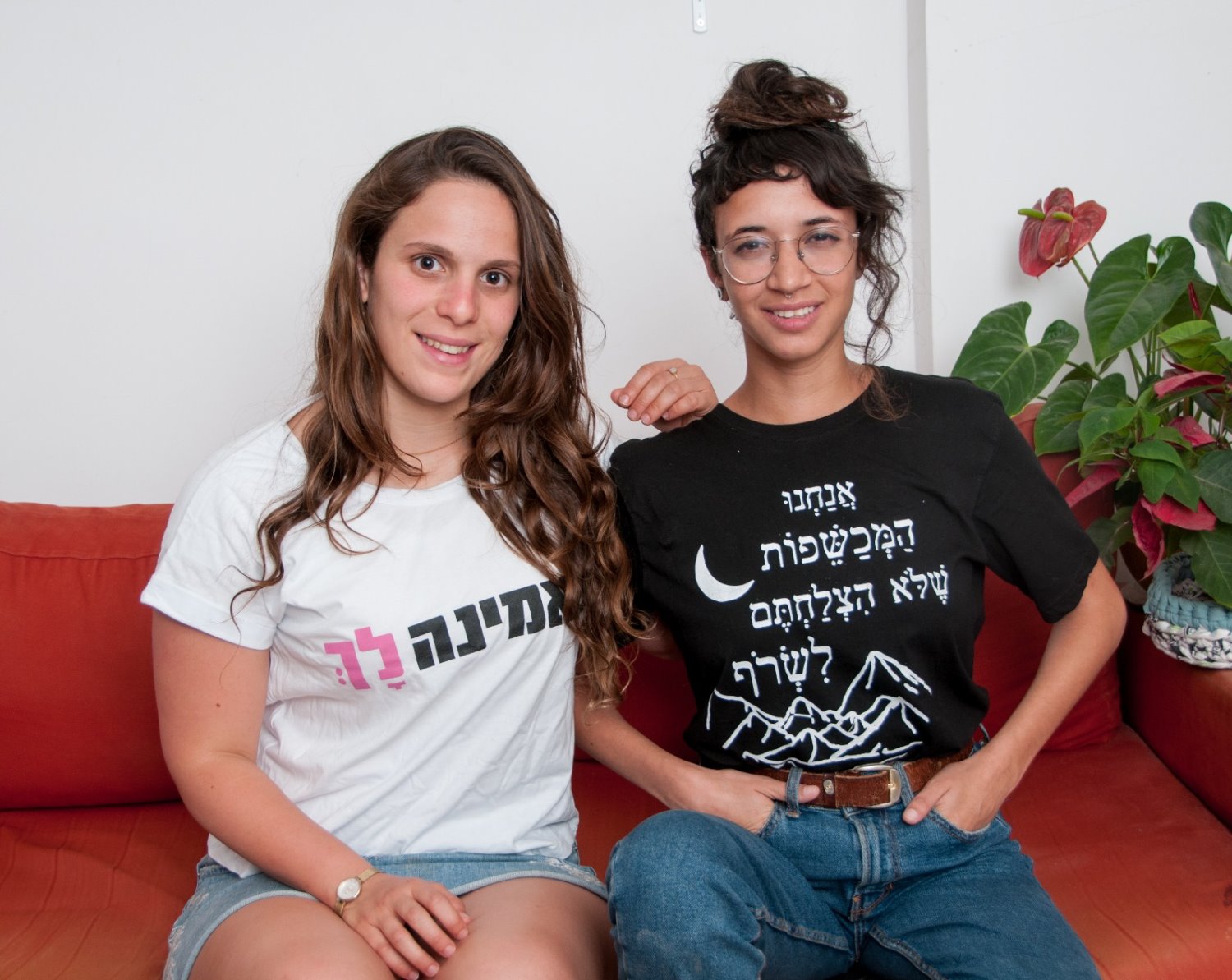 ענבר רושט ונטלי חוניו מאוניברסיטת בן גוריון כבר מוכנות לצעדה. (צילום: ניצן פרידמן)