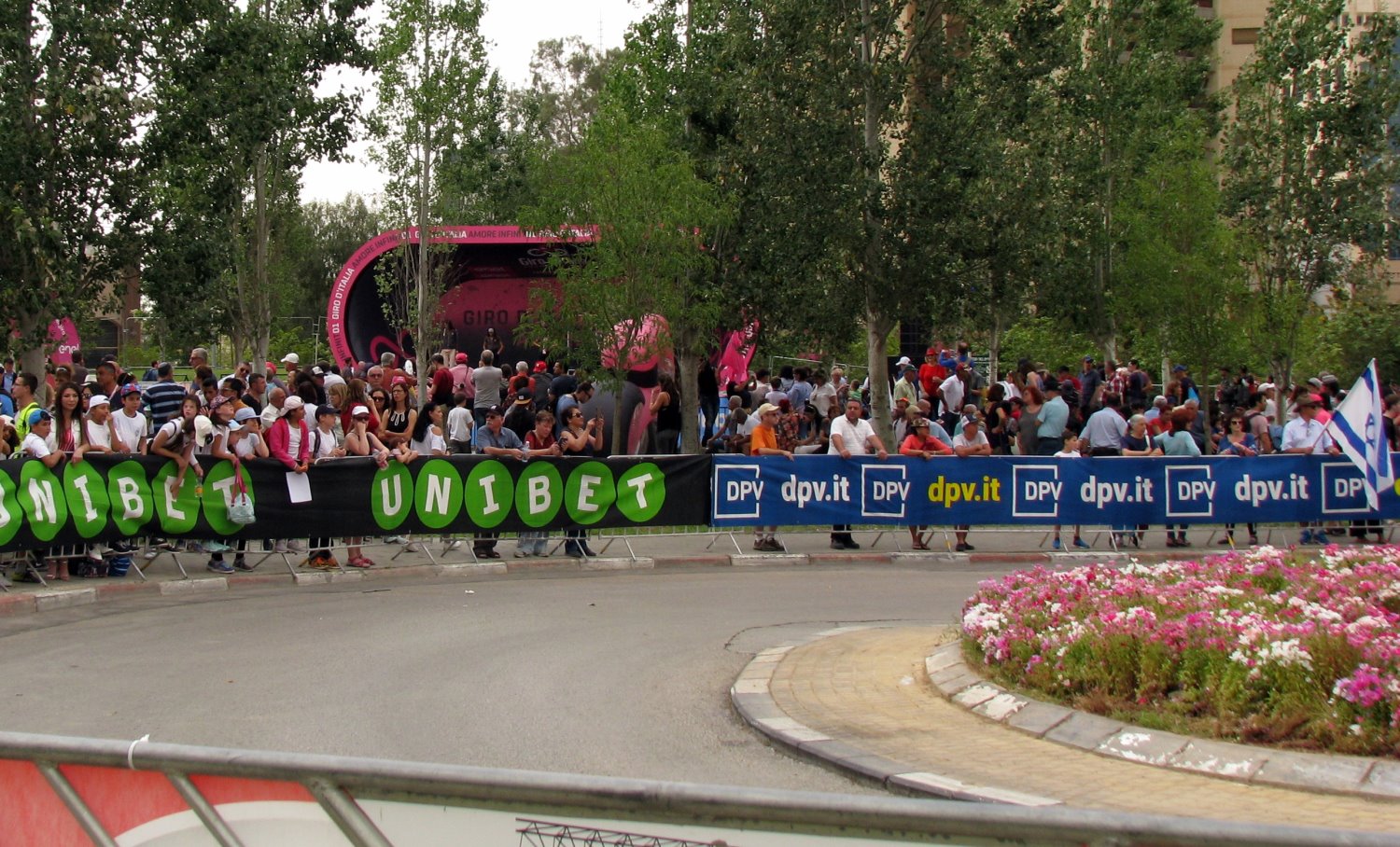 כיכר עיריית באר שבע מקושטת. צילום: נועה גבאי