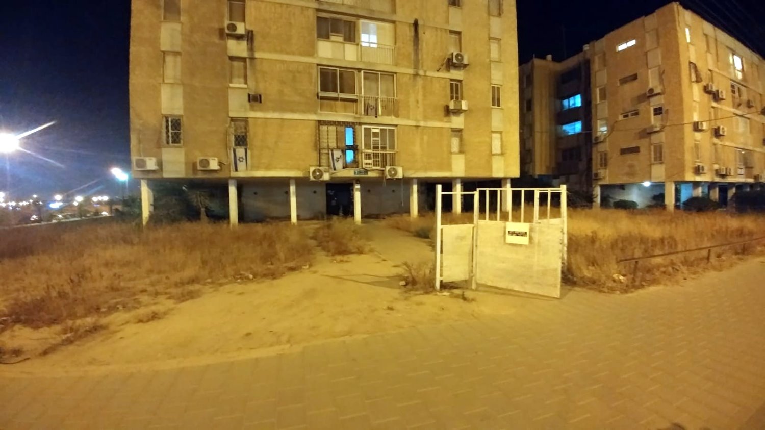 בנייני דירות ברחוב מצדה. צילום: שרון טל