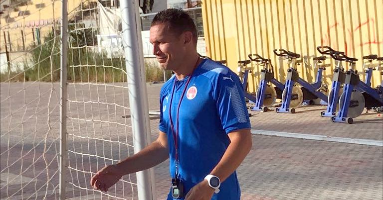 בהצלחה למאמן! צילום: באר שבע נט