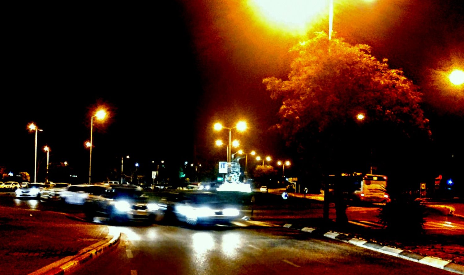 "חסם אותי עם הרכב. ניסיתי לברוח, עליתי על הכיכר ולחצתי על הגז הכי חזק שיכולתי. שדרות בן גוריון בבאר שבע. צילום להמחשה: שרון טל 