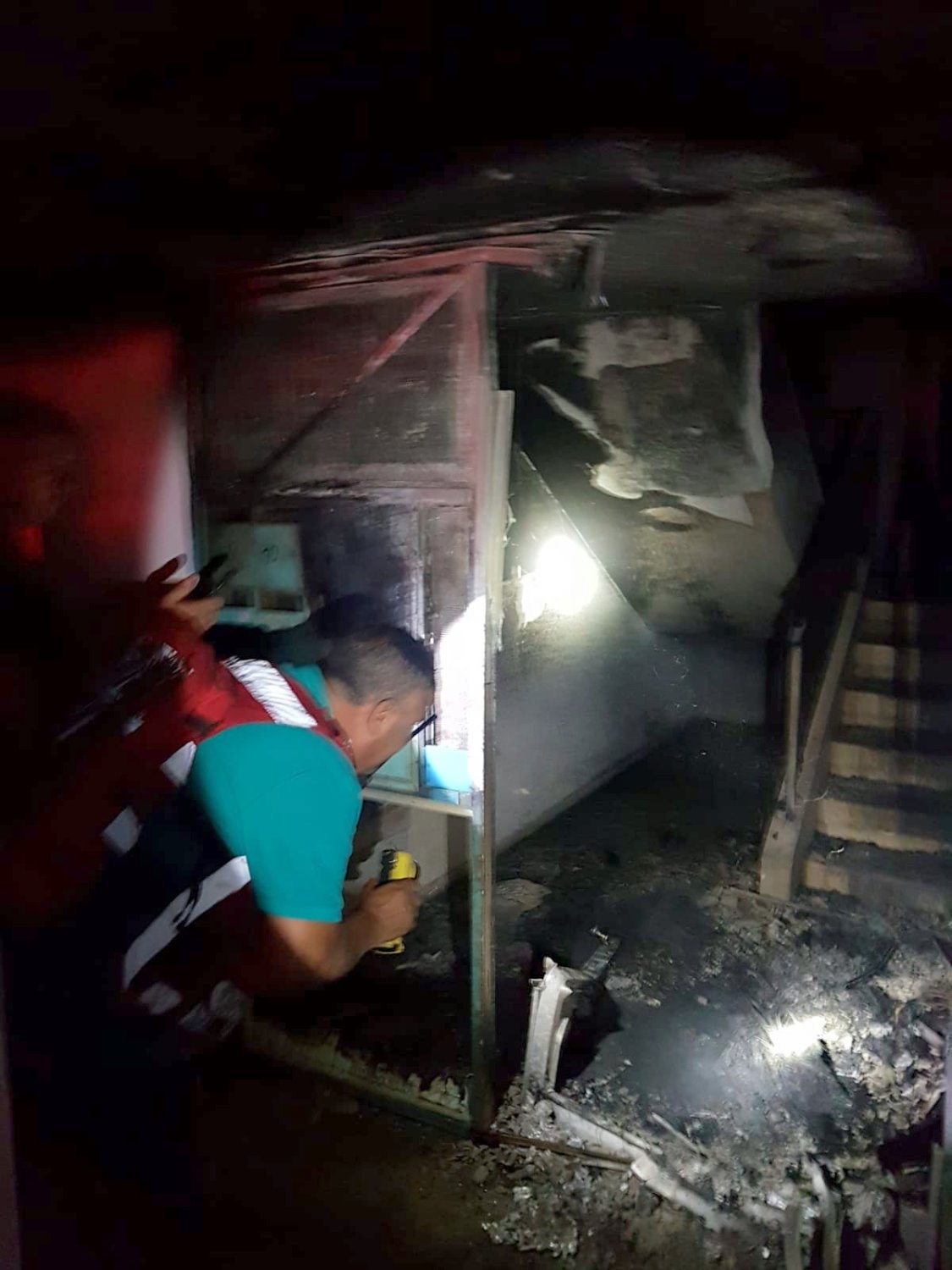 שריפה ברחוב אברבנאל שכונה י"א באר שבע. צילום: דוברות כיבוי והצלה נגב