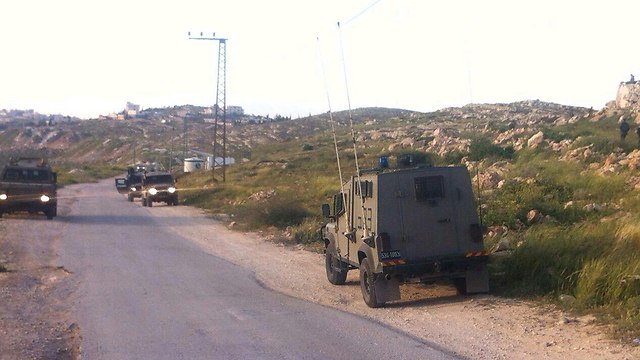 חיפושים באזור חברון. צילום משה בוטביה - סוכנות תצפית.jpg
